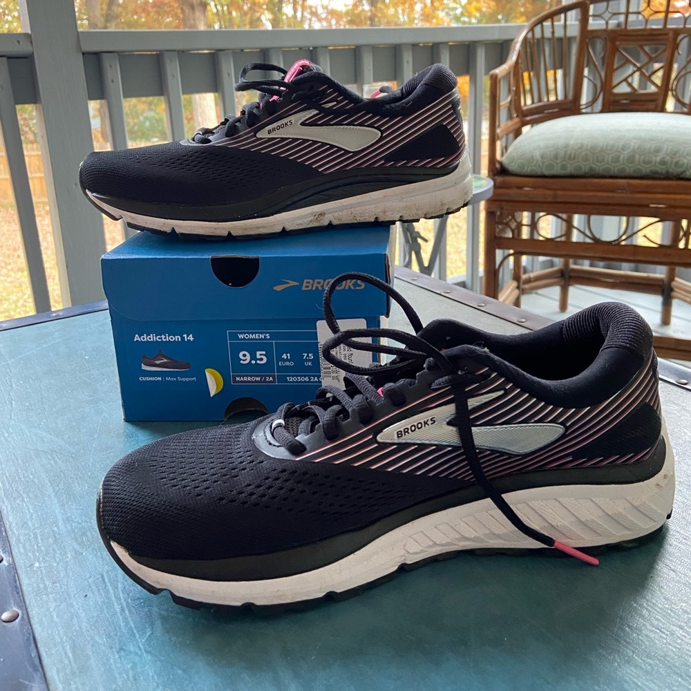 Brooks Addiction 14 Women’s Running Shoes 9.5 narrow